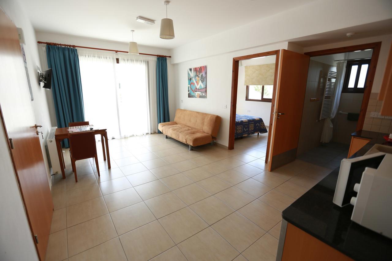C & A Hotel Apartments Polis エクステリア 写真